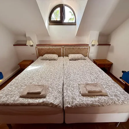 Sunny 2-bedroom In Parque Santiago Ii Lejlighed