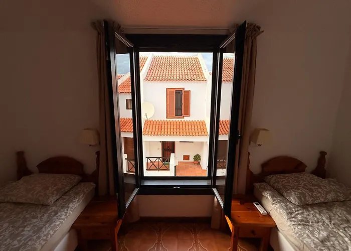 Sunny 2-bedroom In Parque Santiago Ii *