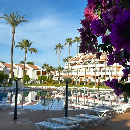 Sunny 2-bedroom In Parque Santiago Ii 아파트